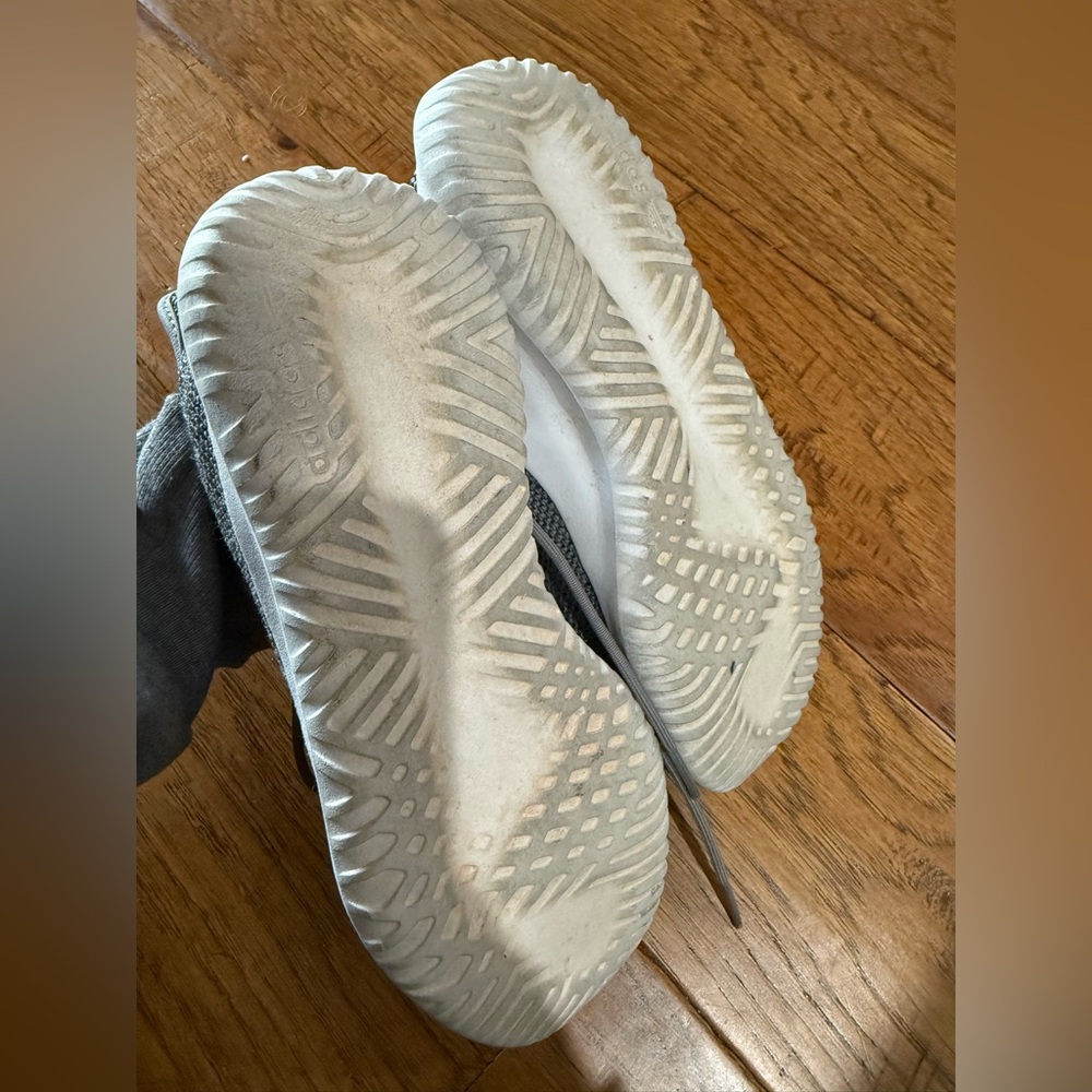 Boys Adidas shoes - Picture 5 of 5